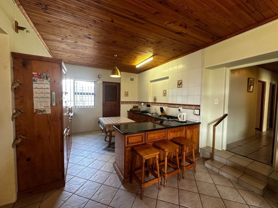 5 Bedroom Property for Sale in Pringle Bay Western Cape